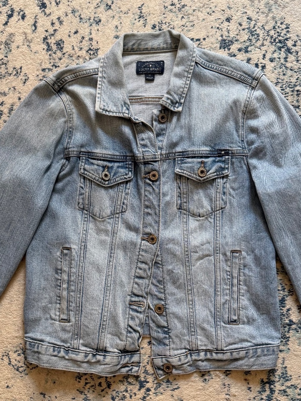 Lucky Brand Classic Denim Trucker Jacket in Light Wash, Size M